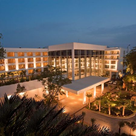 Radisson Blu Plaza Hotel Hyderabad Banjara Hills Kültér fotó The Royal