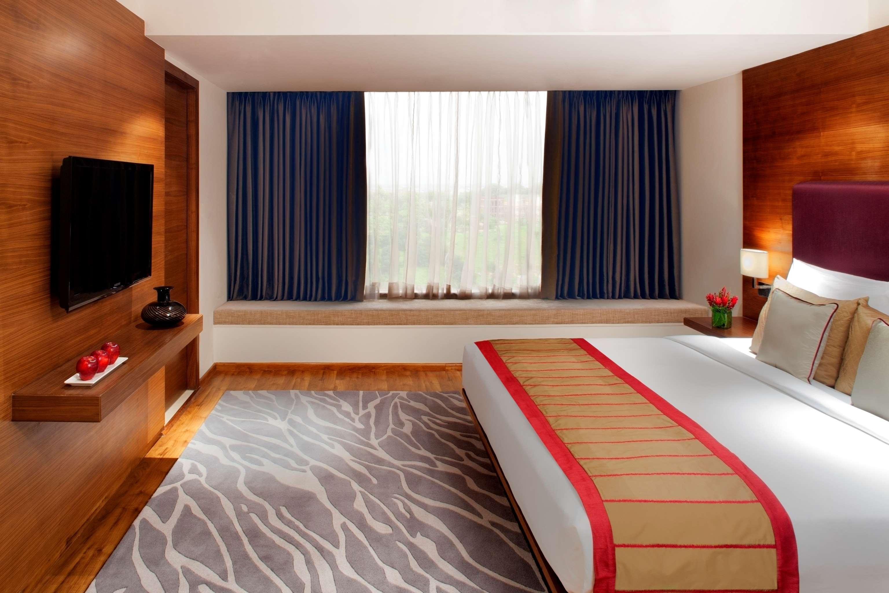 Radisson Blu Plaza Hotel Hyderabad Banjara Hills Kültér fotó Deluxe Room