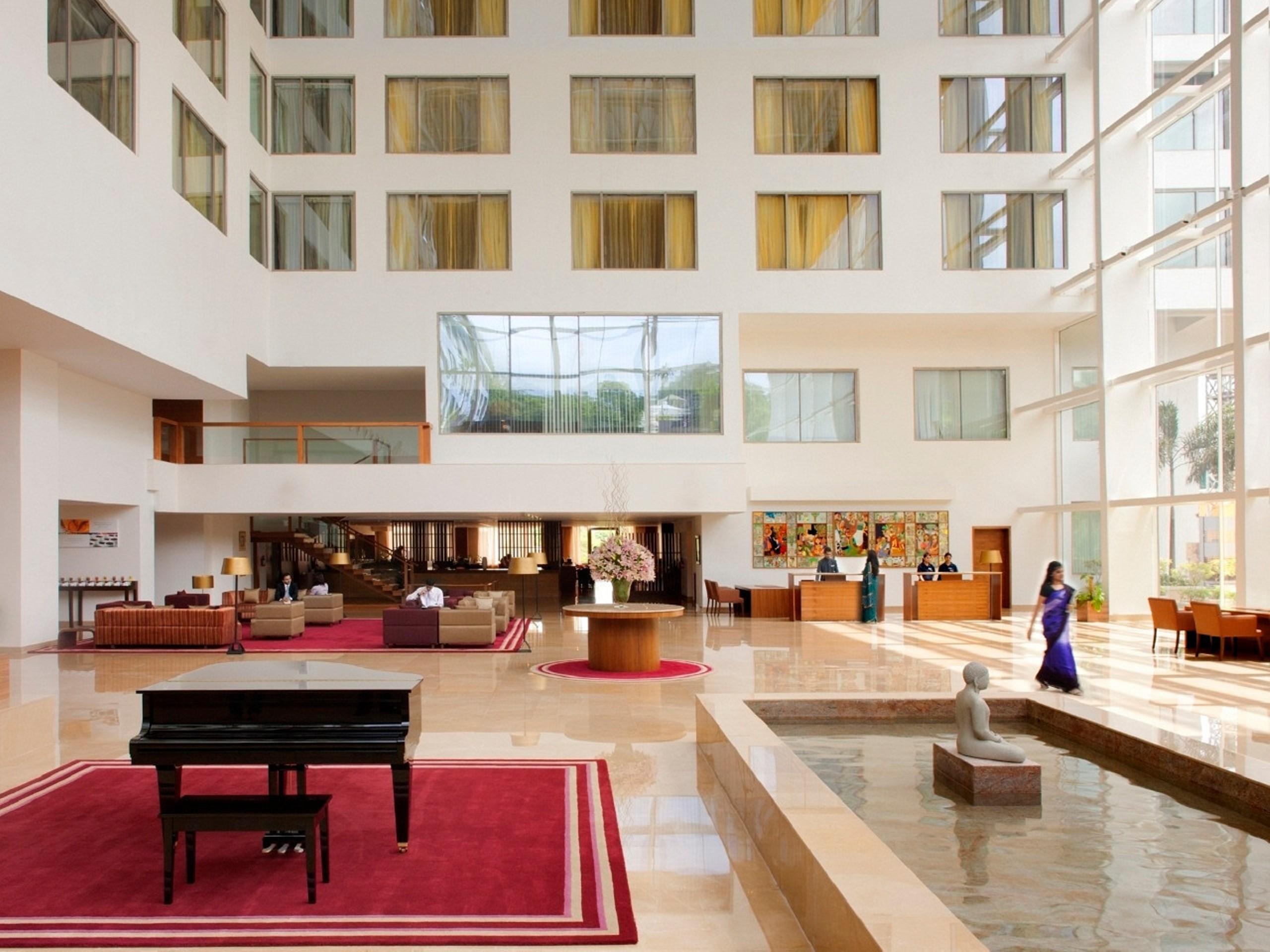 Radisson Blu Plaza Hotel Hyderabad Banjara Hills Kültér fotó The lobby of the Taj Mahal Palace, Mumbai