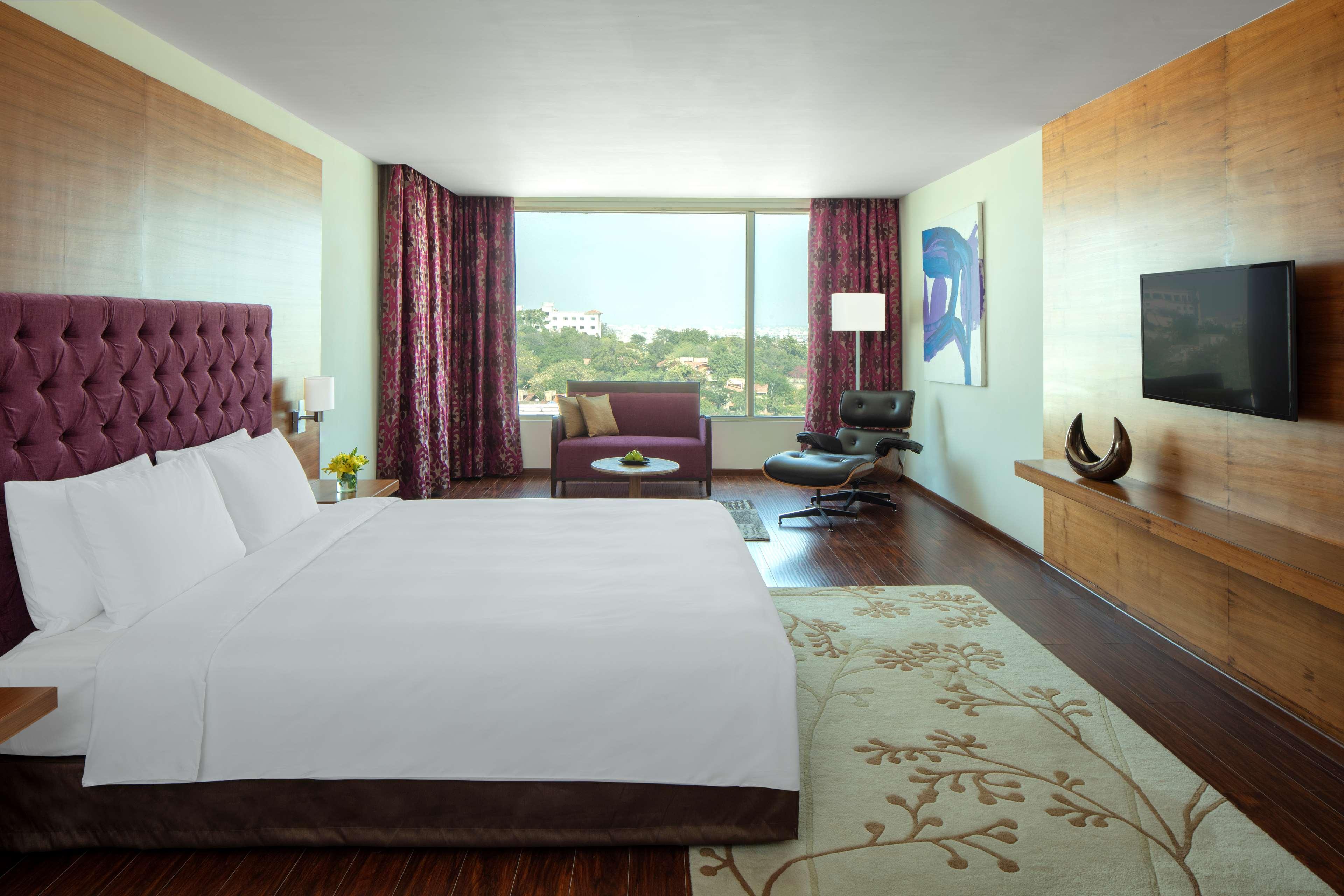 Radisson Blu Plaza Hotel Hyderabad Banjara Hills Kültér fotó Deluxe Room