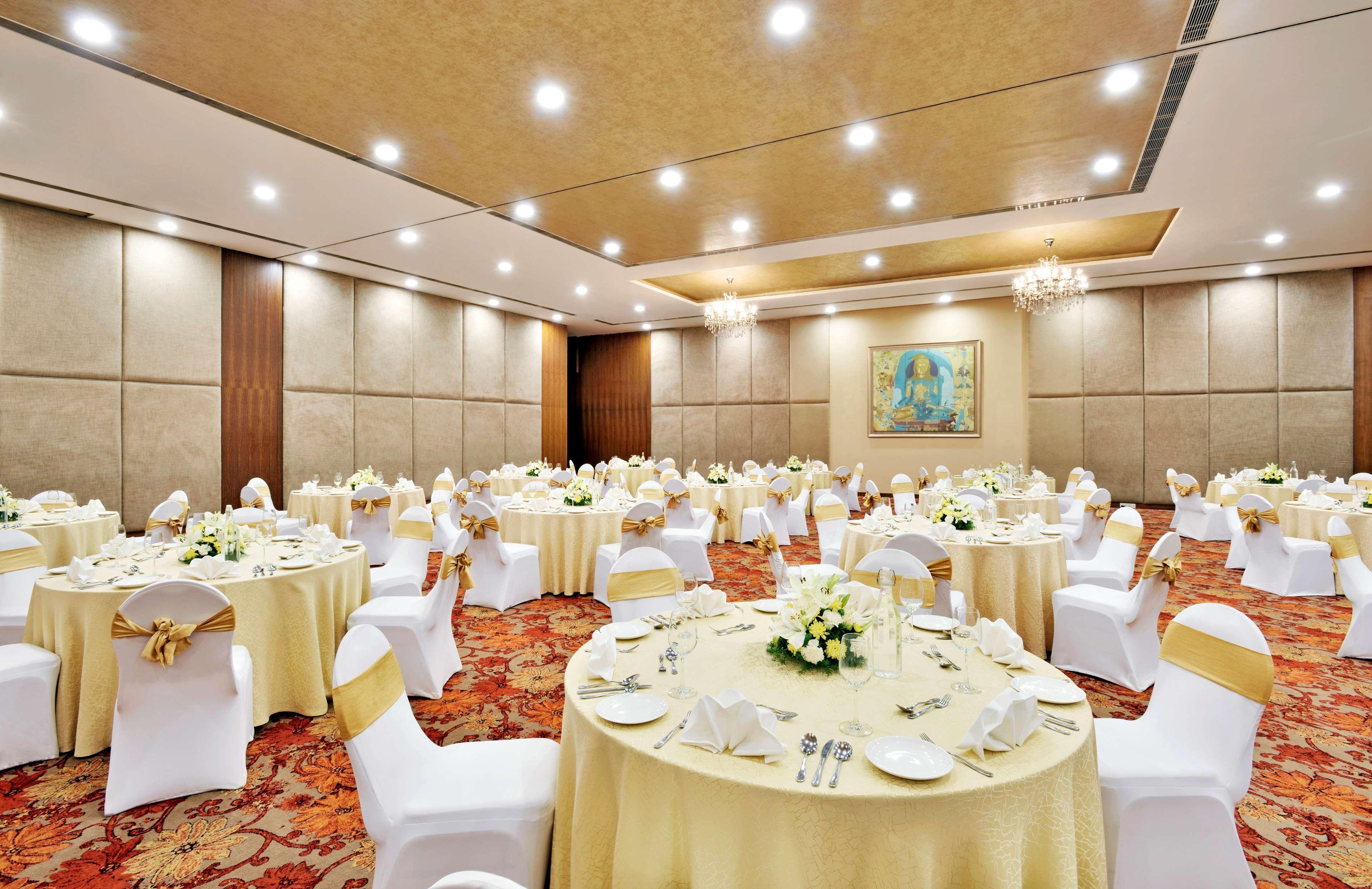 Radisson Blu Plaza Hotel Hyderabad Banjara Hills Kültér fotó The Grand Ballroom