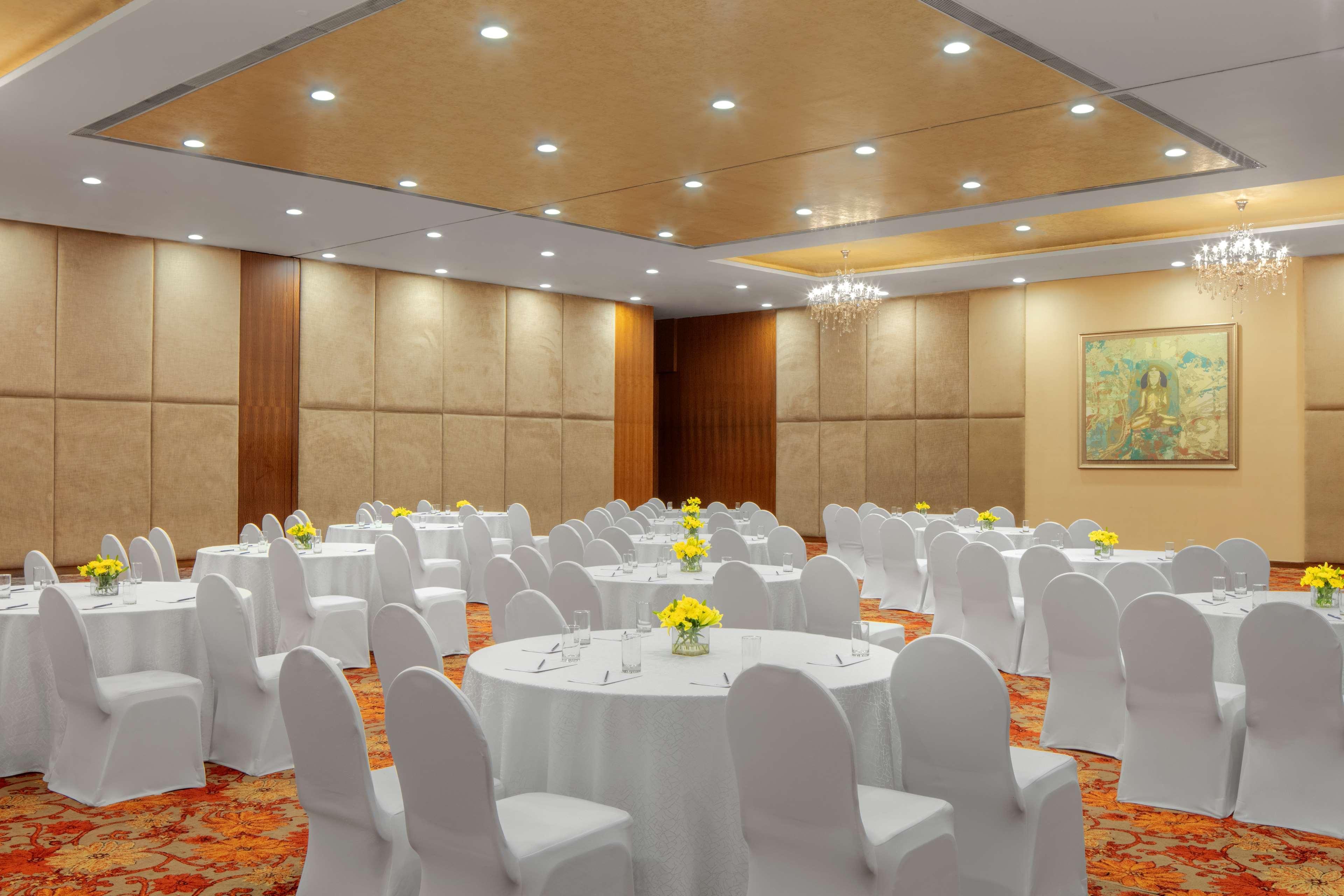 Radisson Blu Plaza Hotel Hyderabad Banjara Hills Kültér fotó The ballroom at the hotel