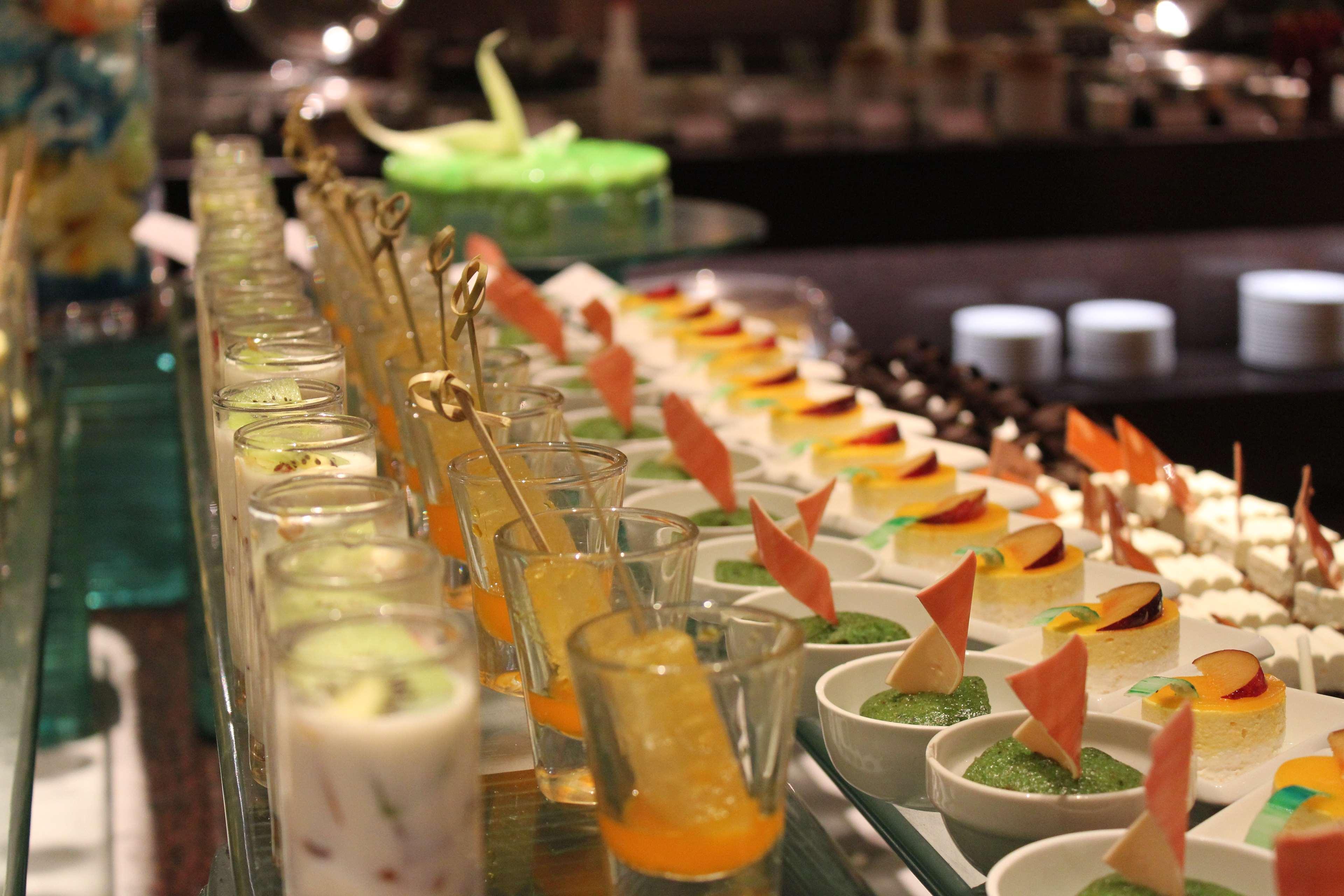 Radisson Blu Plaza Hotel Hyderabad Banjara Hills Kültér fotó Canapés