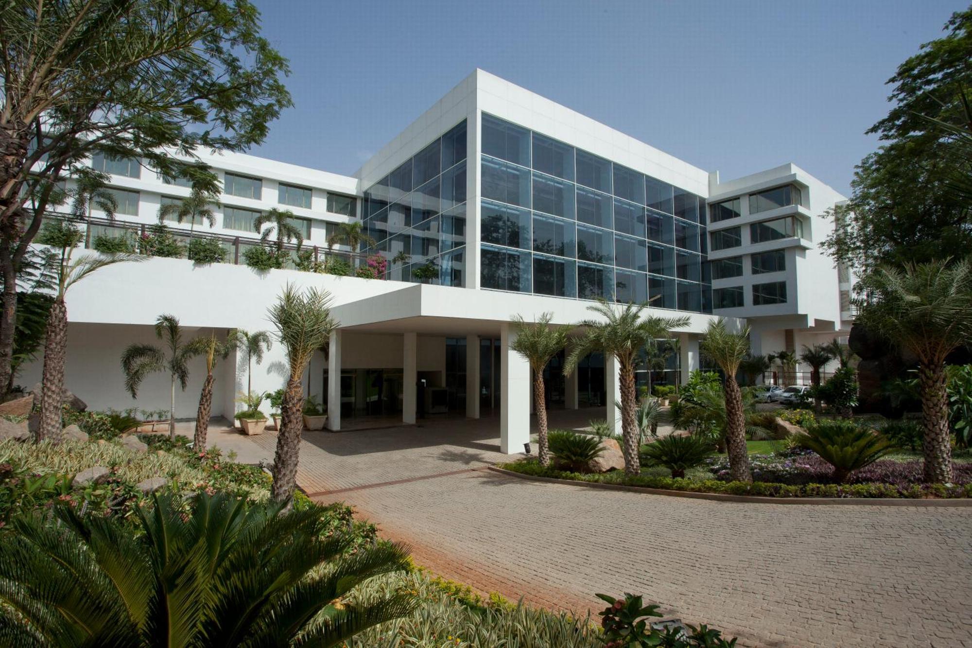 Radisson Blu Plaza Hotel Hyderabad Banjara Hills Kültér fotó The Taj Bengal